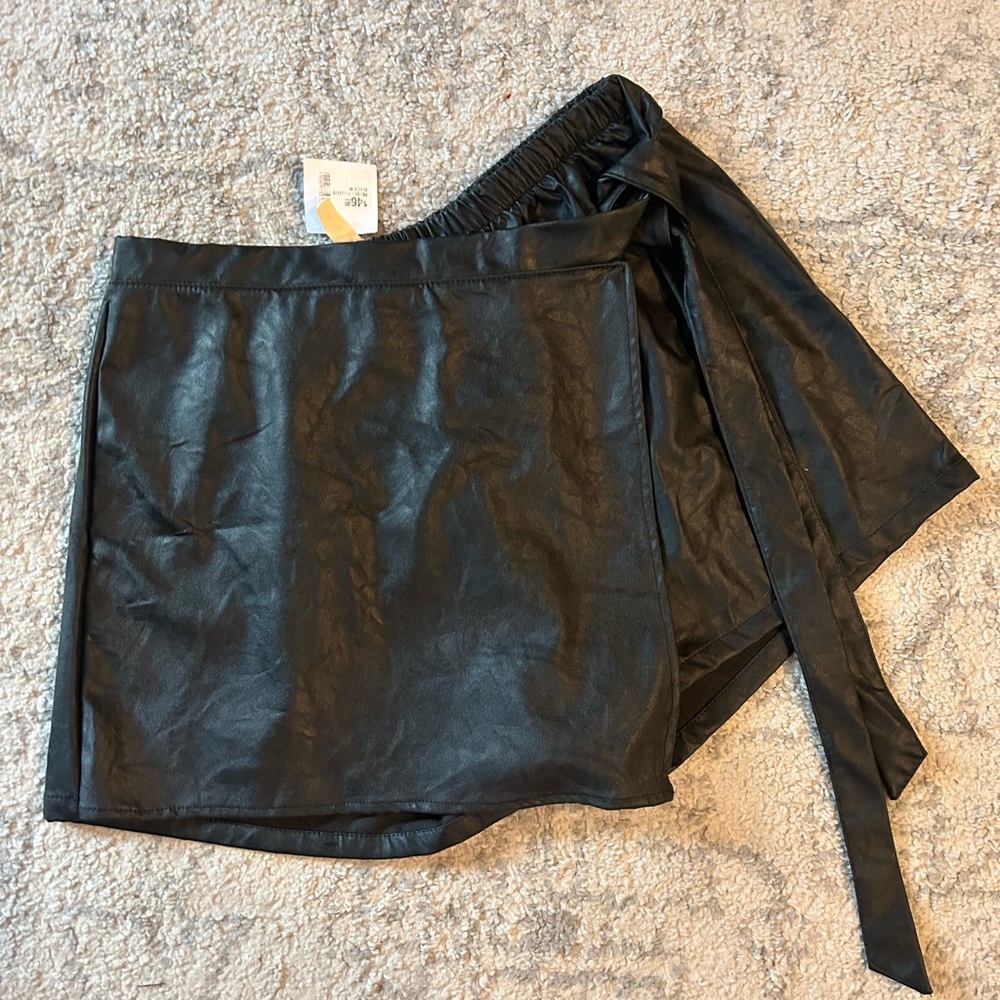 NWT Tyche Black Faux Leather Wrap Skirt Mini Skort Festival Fall Goth Dark Edgy